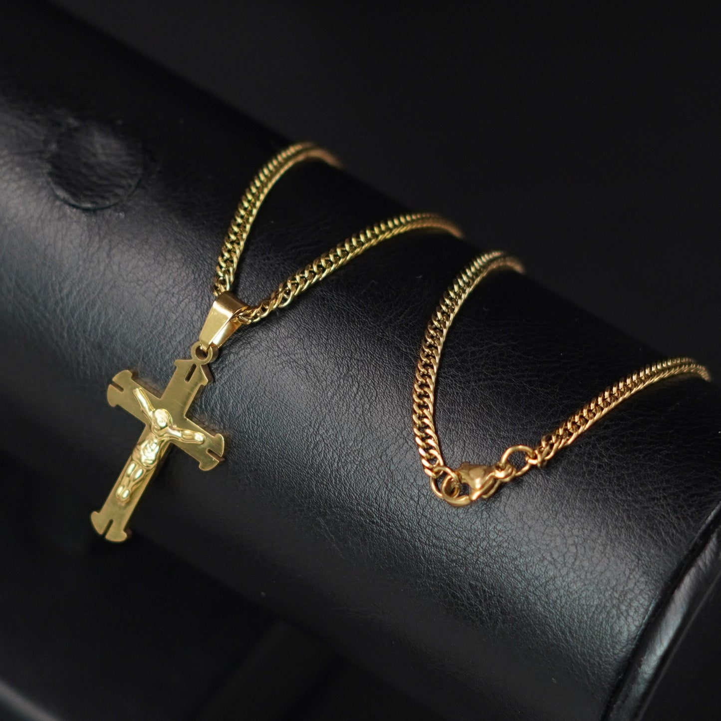 HERMOSA CADENA DE DOBLE ESLABON CON CRISTO